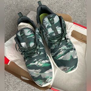 NIKE Rosherun GPX Vintage Green Gamma Tiger Stripes Premium Roshe